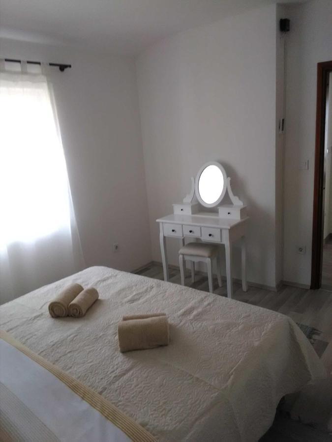 Apartman Periska Vir Exterior foto