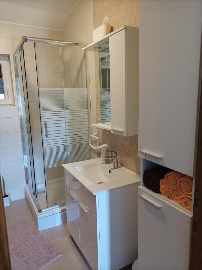 Apartman Periska Vir Exterior foto